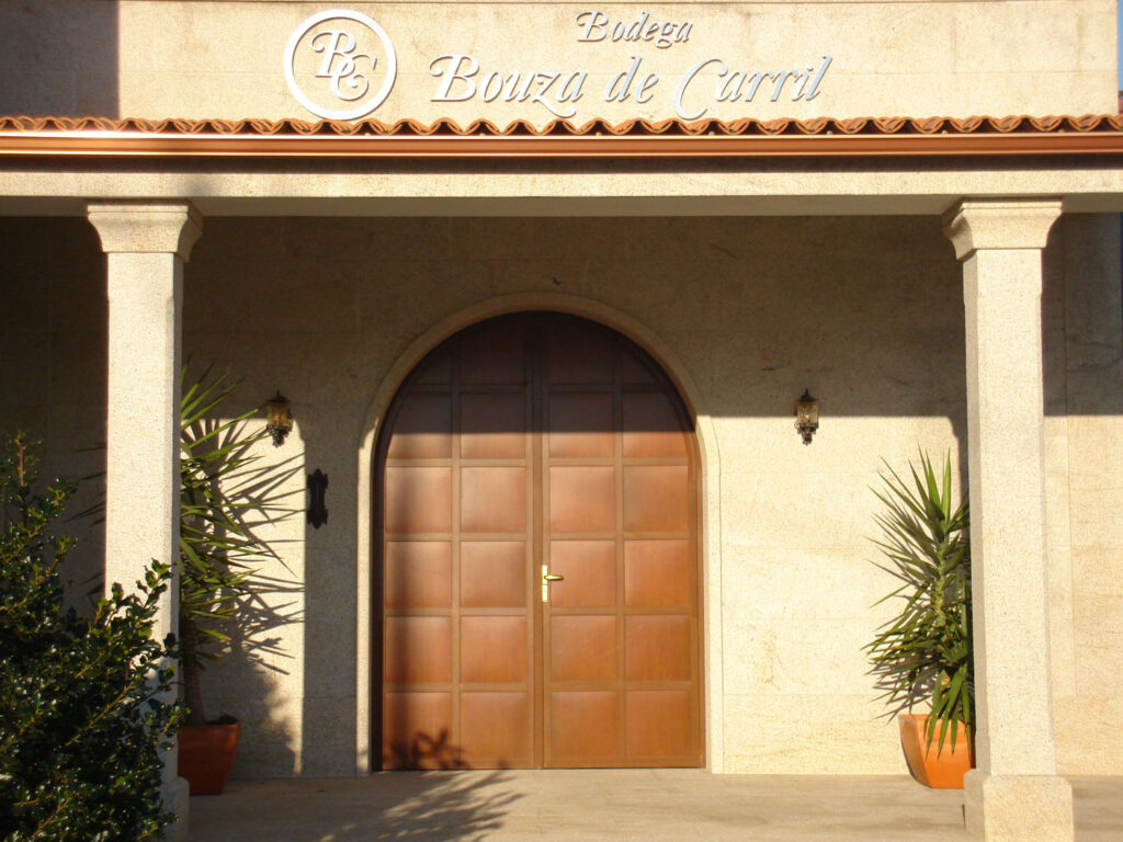 entrada de la bodega bouza de carril